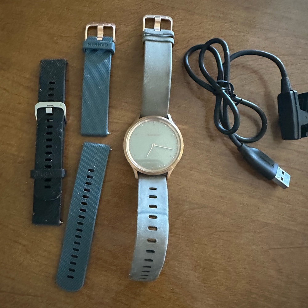 Garmin vivomove hydrid watch